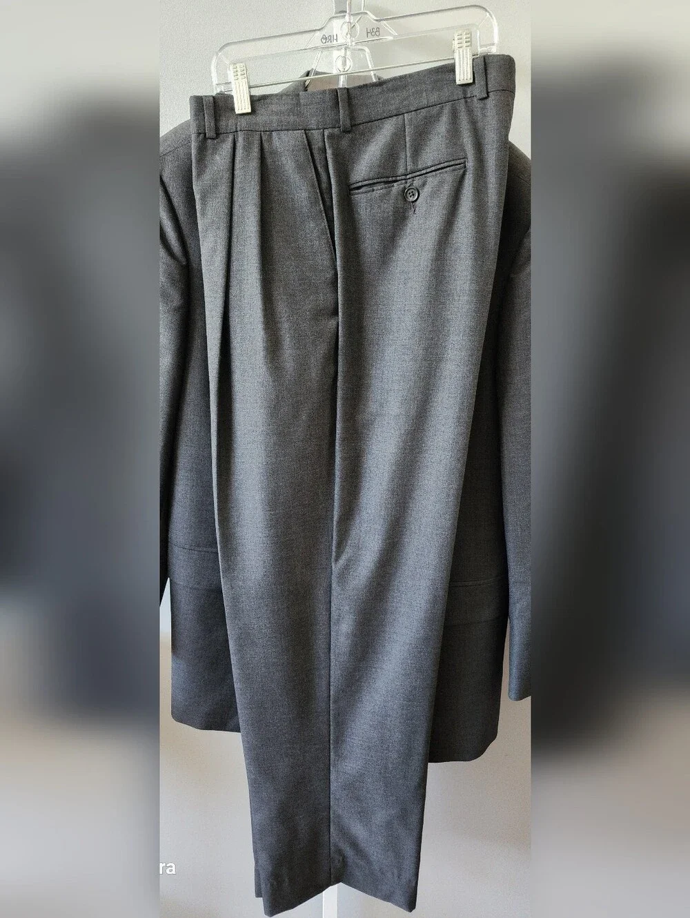Men's Gray Two-Button Suit - Classic Tailored Look